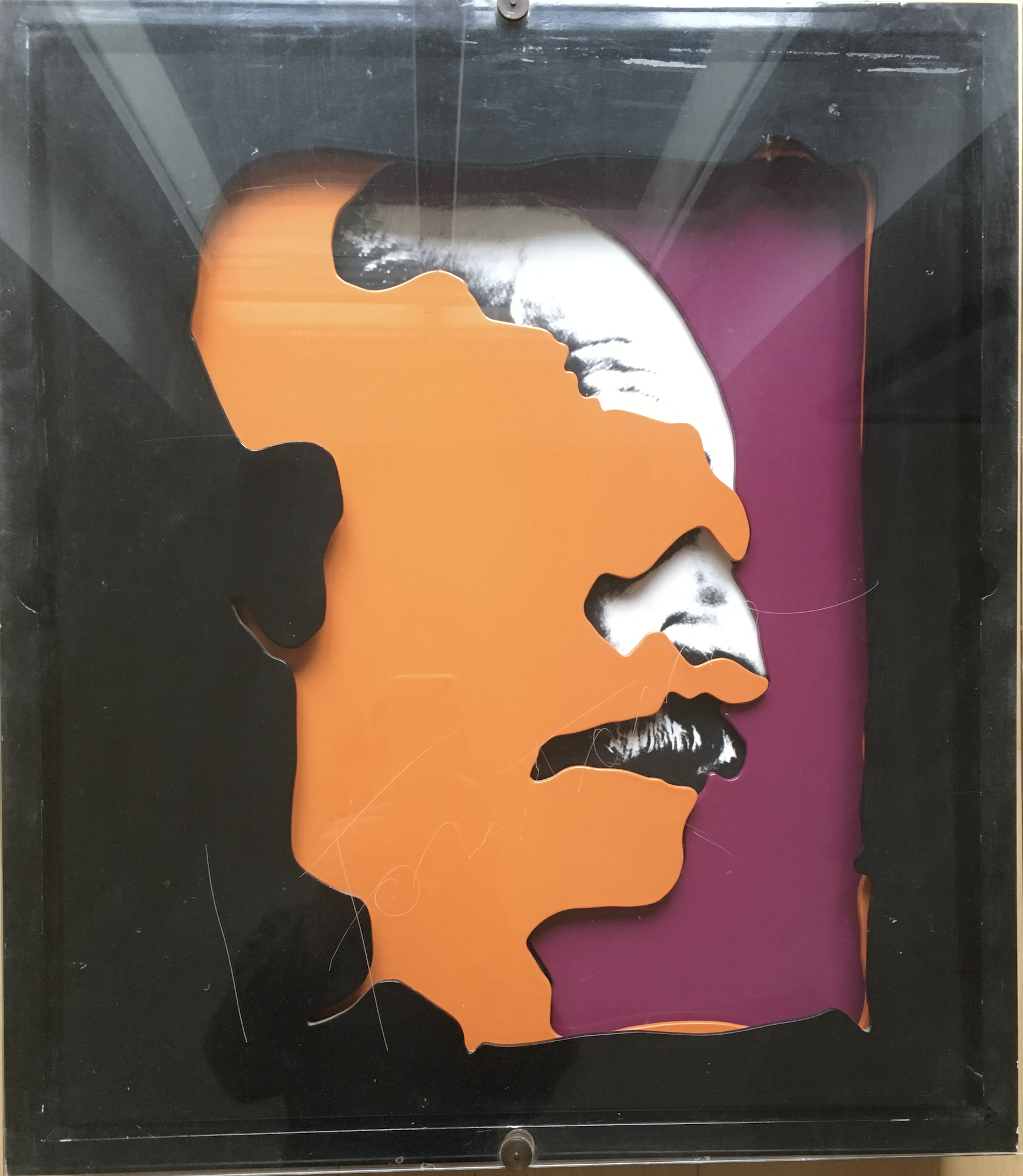 Fotoportait mit Teatrino und signierter Plexiglasplatte "L. Fontana"