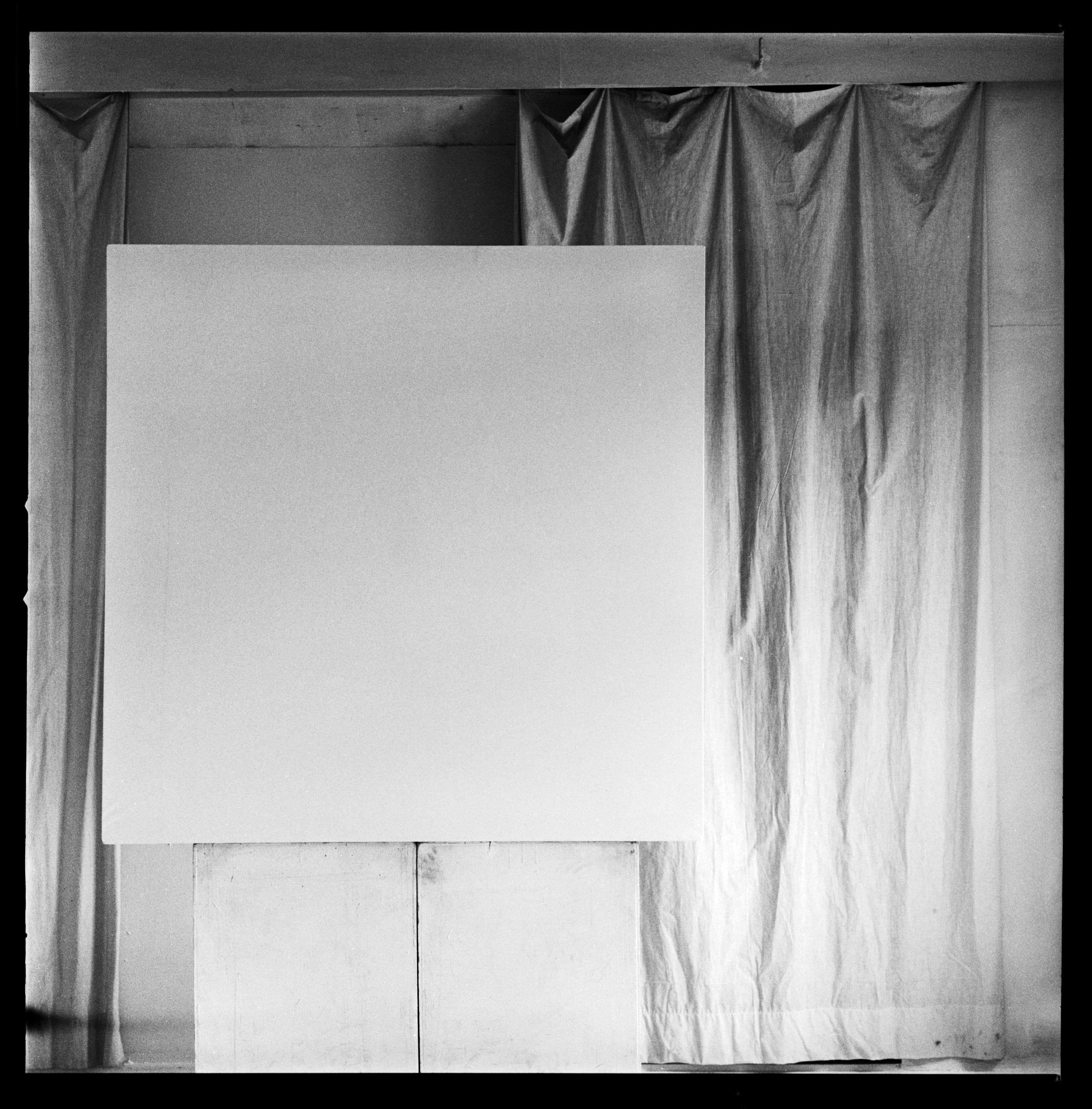 Günther Uecker, Pfeilschießen, an verschiedenen Orten, 1960–1972